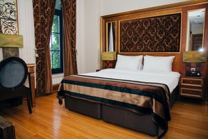 Room & Suite