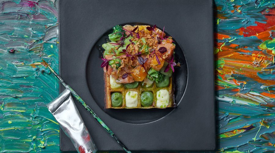 Salmon tar tar with potato waffle
