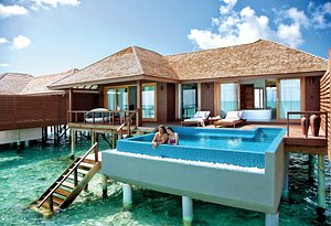 Hotel Review: The Signature Collection by Hideaway Resort Maldives -  voyagefox