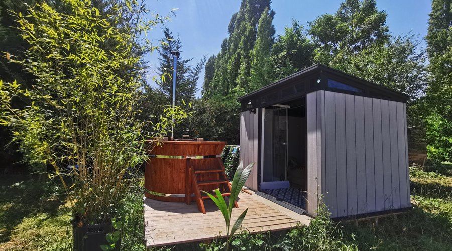 Bain nordique privé de la voile saharienne, eau chauffée jusqu'à 40°C à 5mètres du logement