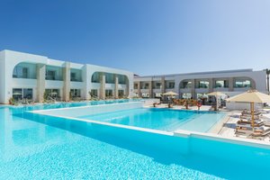 Pool & Beach