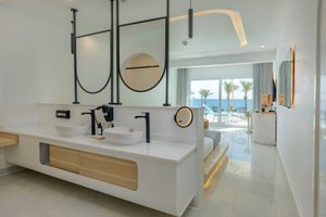 Room & Suite