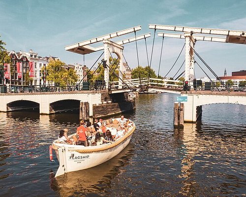 Amsterdam Open Boat Canal Cruise with Live Guide and Onboard Bar