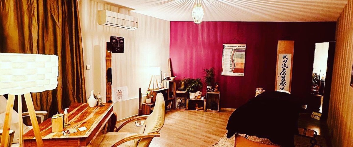 Lieu paisible pour se ressourcer seul ou à deux 
Massothérapeute et Ostéothérapeute je vous reçois sur Agroparc à Montfavet. 

Les massages et soins que je propose permettent de lâcher prise, de faire une pause et prendre du temps pour vous.