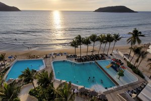 Pool & Beach