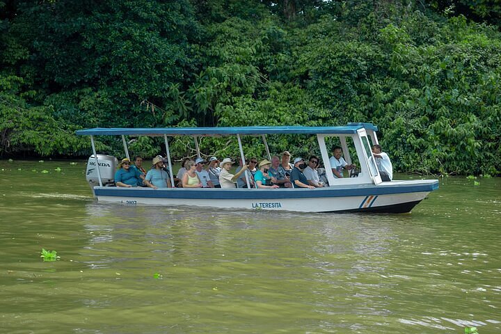 tortuguero canals tour