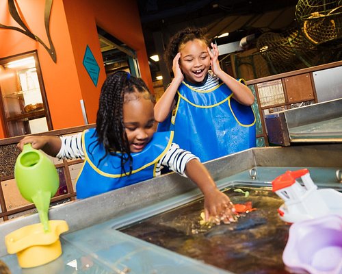 mom cooking - KidsQuest Children's Museum