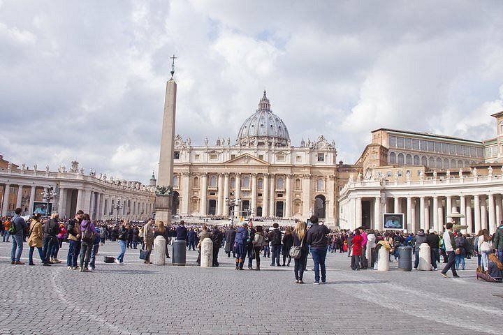 2024 Vatican skip the line ticket with host