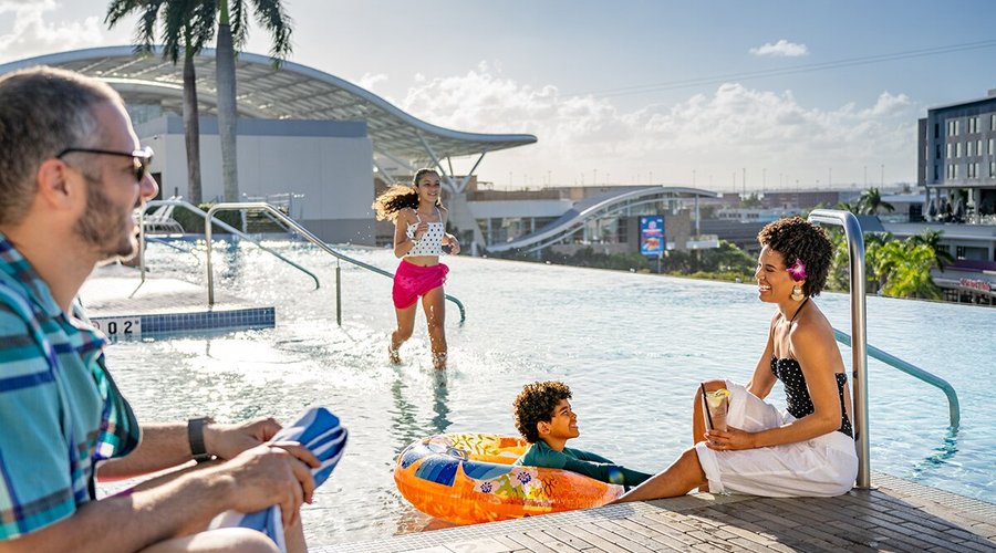 Rooftop Infinity Pool with family