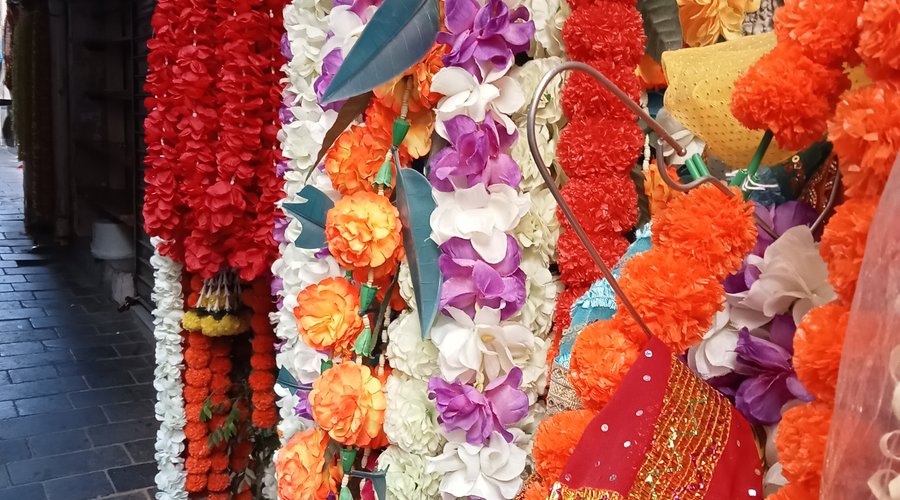 Flowers for sale in one of the narrow alleyways under Shiva temple in Bur Dubai, UAE. January 2023.