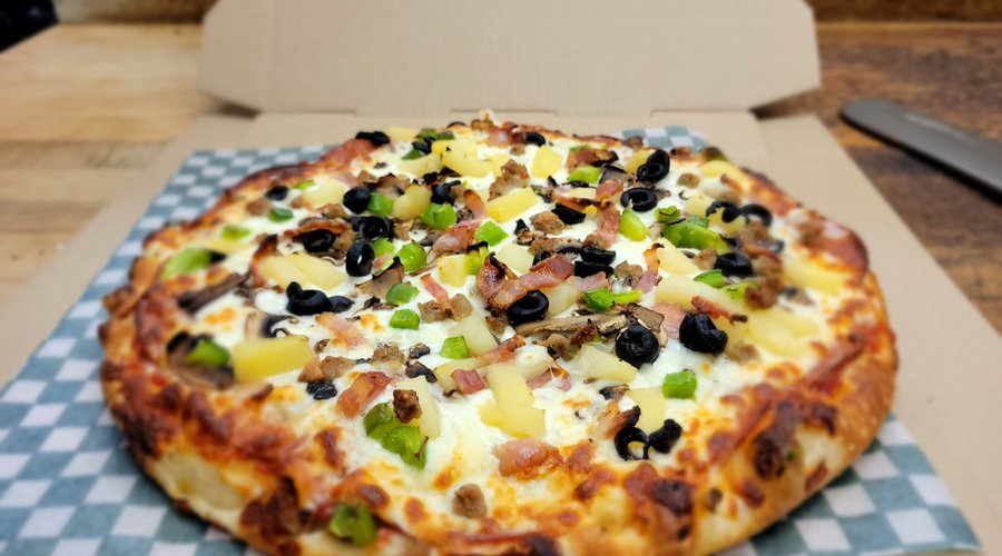 The Works
Pepperoni, ham, salami, onion, green peppers, mushrooms, pineapple, olives, bacon, italian sausage