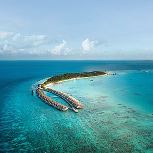 Aerial view of Fairmont Maldives Sirru Fen Fushi 