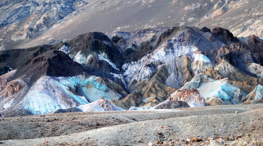 Souvenirs de mes Voyages -- USA - Californie - Sur la route d'Artists Drive dans Dead Valley , on peut admirer ces palettes de couleurs que la nature nous offre - un parcours éblouissant sur 15 kms - 23.02.20 - Cliquer sur la photo pour découvrir la prise de vue complète