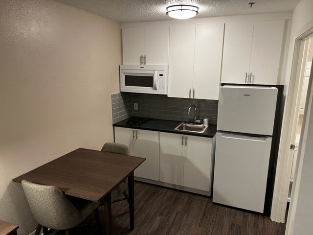 INTOWN SUITES EXTENDED STAY LOUISVILLE KY WATTBOURNE LANE Updated   Kitchen 