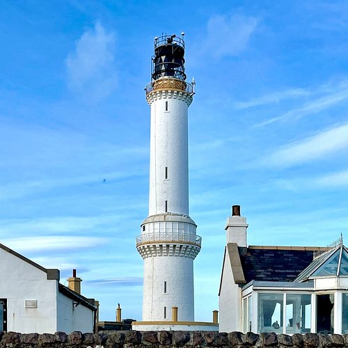 How to get to Girdle Ness Lighthouse in Aberdeen by Bus or Train?