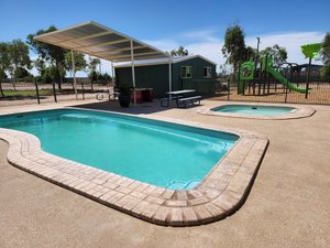 Pool & Beach
