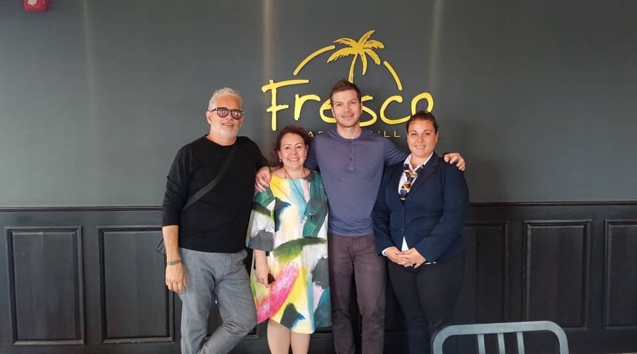 Hoy vino a nuesto rooftop el legendario actor cubano Reytel Oro, y no dudamos en pedirle una foto! Que bueno verte por aquí, ojalá verte pronto!