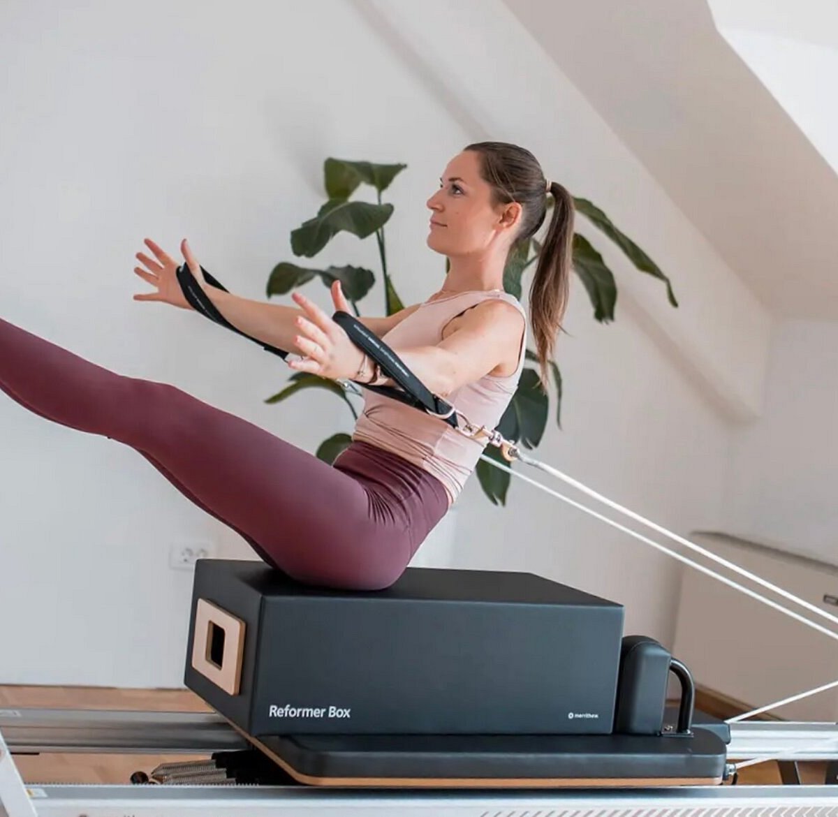 Тренажер Portable Pilates Studio упражнения