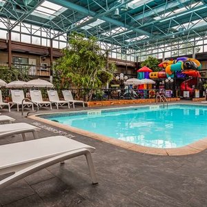 Best Western Plus Cairn Croft Hotel, hotel in Niagara Falls