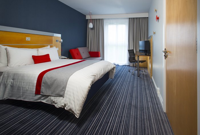Holiday Inn Express London - Epsom Downs, an IHG Hotel Rooms: Pictures ...