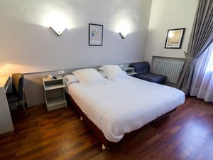 Room & Suite