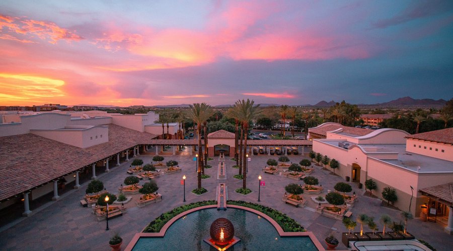 Fantastic Arizona sunset over Princess Plaza