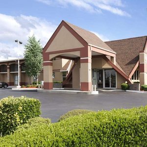 Welcome To The Howard Johnson Express Inn of Oklahoma City, OK