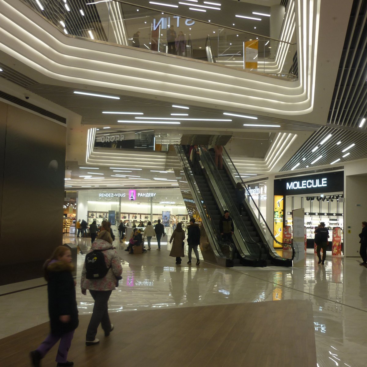 В Перми в ТЦ "Эспланада iMALL" открылся супермаркет "Перекресток" нового формата