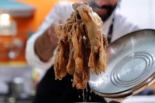 Eccolo lo Chef in azione con il mitico Lampredotto Vegano 