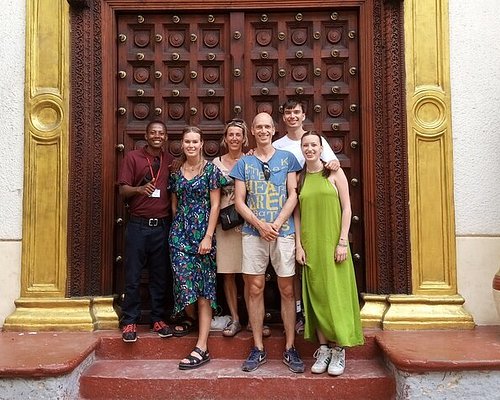 tour guide stone town zanzibar