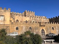 Antico telaio per tessitura - Foto di Castello Grifeo - Museo Regionale di  Preistoria del Belice, Sicilia - Tripadvisor