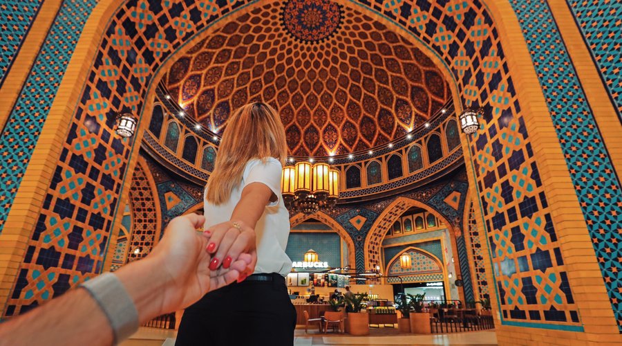 Ibn Battuta Mall blends shopping, dining and entertainment with history, culture and the story of a remarkable explorer. It is the largest themed shopping mall in Dubai and one of the city’s most exciting shopping and retail destinations. 