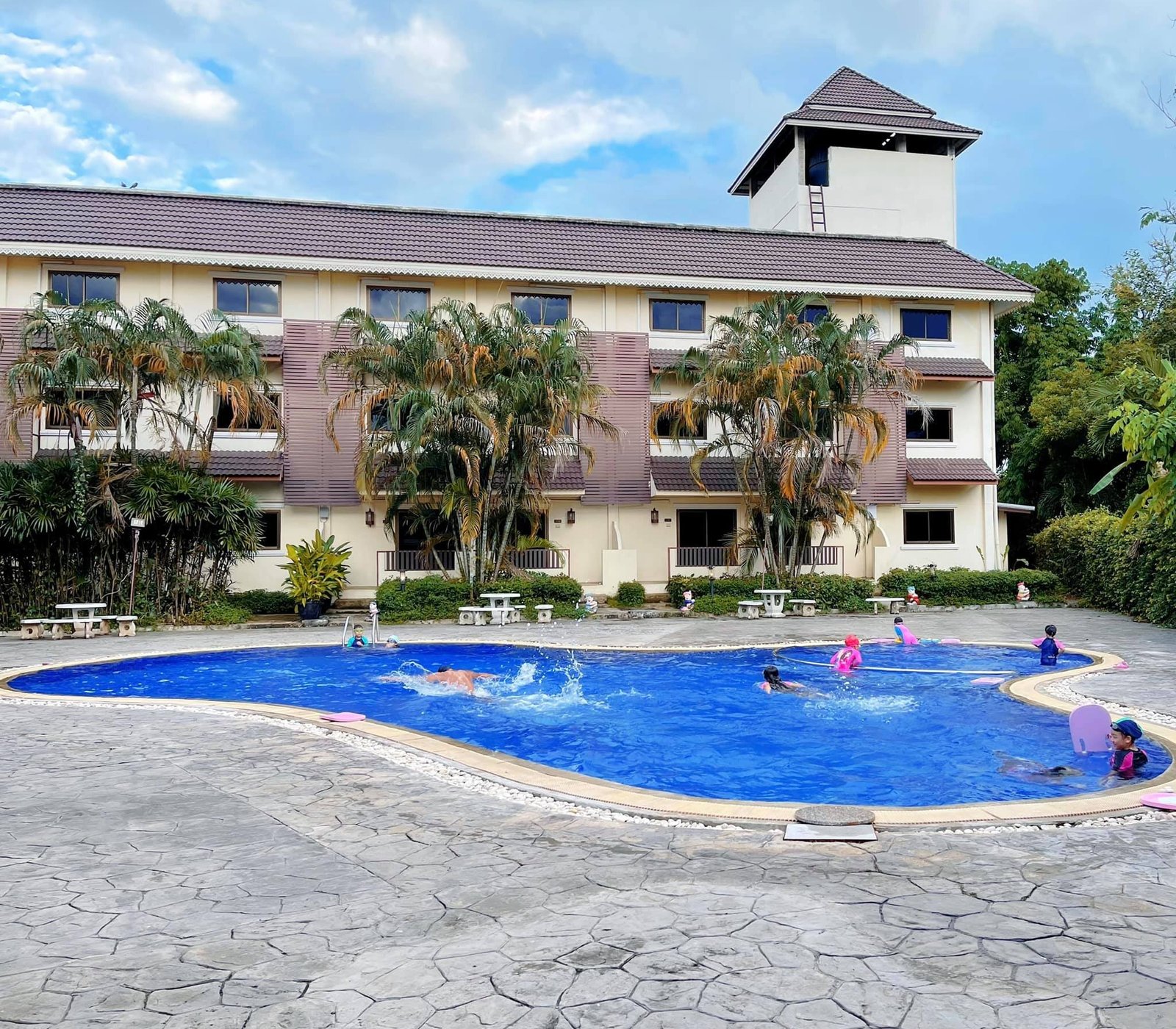 Luckswan Resort image