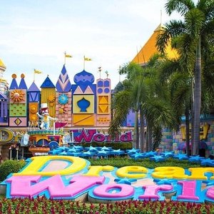 DREAM WORLD Bangkok FULL TOUR!  BEST VALUE Theme Park in Thailand