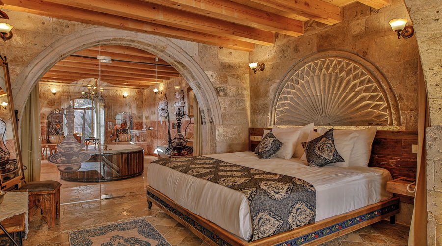 Feel like a king or queen with special design in Şah Room