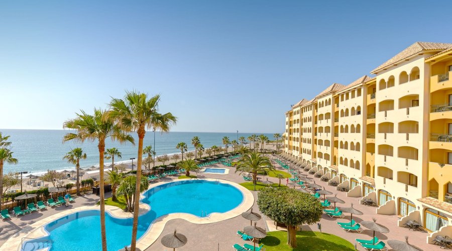 Piscina y exteriores