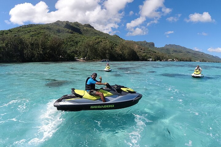 moorea solo travel