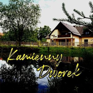 Zapraszamy do Kamiennego Dworku w Kamieniu. Posiadamy pokoje firm, grup indywidualnych oraz osób indywidualnych. Nasz Dworek mieści się zaledwie 20 km od Trójmiasta, 5 min drogi od Trasy Kaszubskiej.   W naszej ofercie posiadamy, pokoje 2, : osobowe z łazienkami, telewizorami, biurkiem oraz serwisem kawowym. W Kamiennym Dworku apartamenty dla 5 do 7 osób posiadają również dostęp do kuchni, łazienki z prysznicami bądź wannami.   W naszym dworku znajduje się SPA, sale konferencyjne