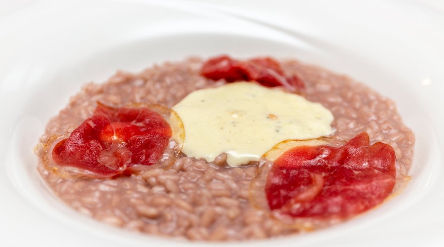 Risotto al barolo con crema di toma e petto d’oca