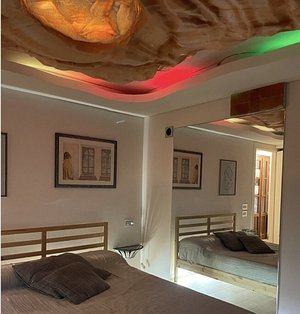 letto con petali finti - Foto di Podere Raffanna Ecologic House, Massa e  Cozzile - Tripadvisor