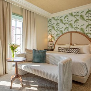 Deluxe King Balcony guest room