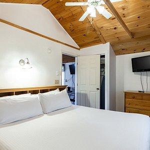 Large Two Room King Bed Cottage