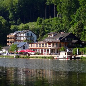 Roter Kater & Graue Katze
Hotel - Restaurant – Biergarten - Wellness – Flusserlebnisse - Kinderwelt