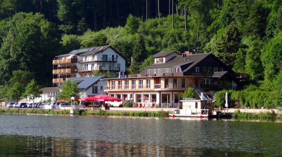 Roter Kater & Graue Katze
Hotel - Restaurant – Biergarten - Wellness – Flusserlebnisse - Kinderwelt