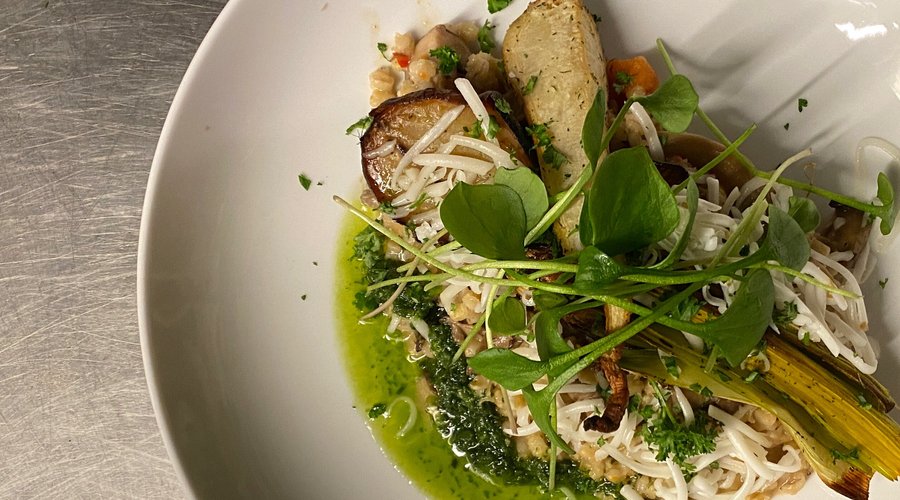 Wekelijks wisselend hoofdgerecht van lokale ingrediënten