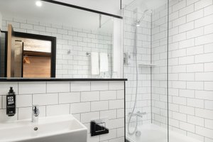 Room & Suite