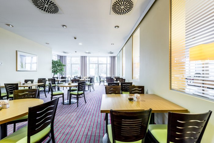 HOLIDAY INN EXPRESS FRANKFURT AIRPORT, AN IHG HOTEL - Updated 2023 Prices &  Reviews (Germany/Morfelden-Walldorf)