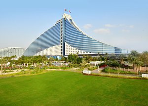 Jumeirah Beach Hotel in Dubai