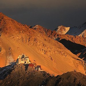 ladakh tourist hotels