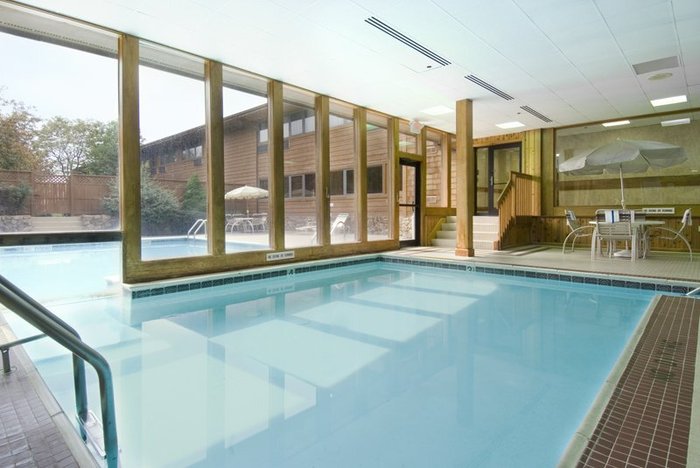 Carlton Lodge Pool Pictures & Reviews - Tripadvisor